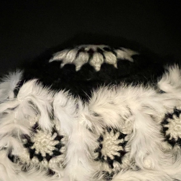NEW BELLEWAERA BLACK WHITE FLUFFY CROCHET COTTON ANGORA WOOL HAT - Picture 5 of 6